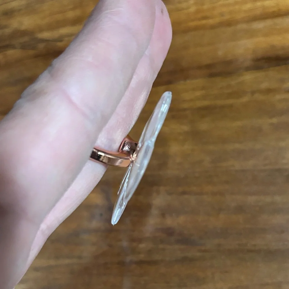 NWOT Clear Flower Phone Ring with Rose Gold Ring Holder
